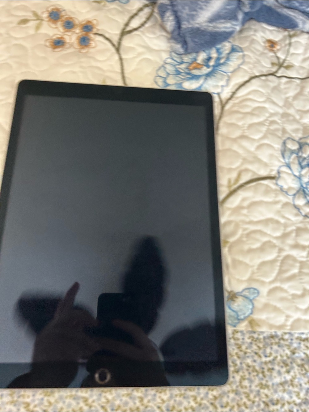 Apple iPad Pro 1st Generation (DOES NOT WORK/FOR PARTS)